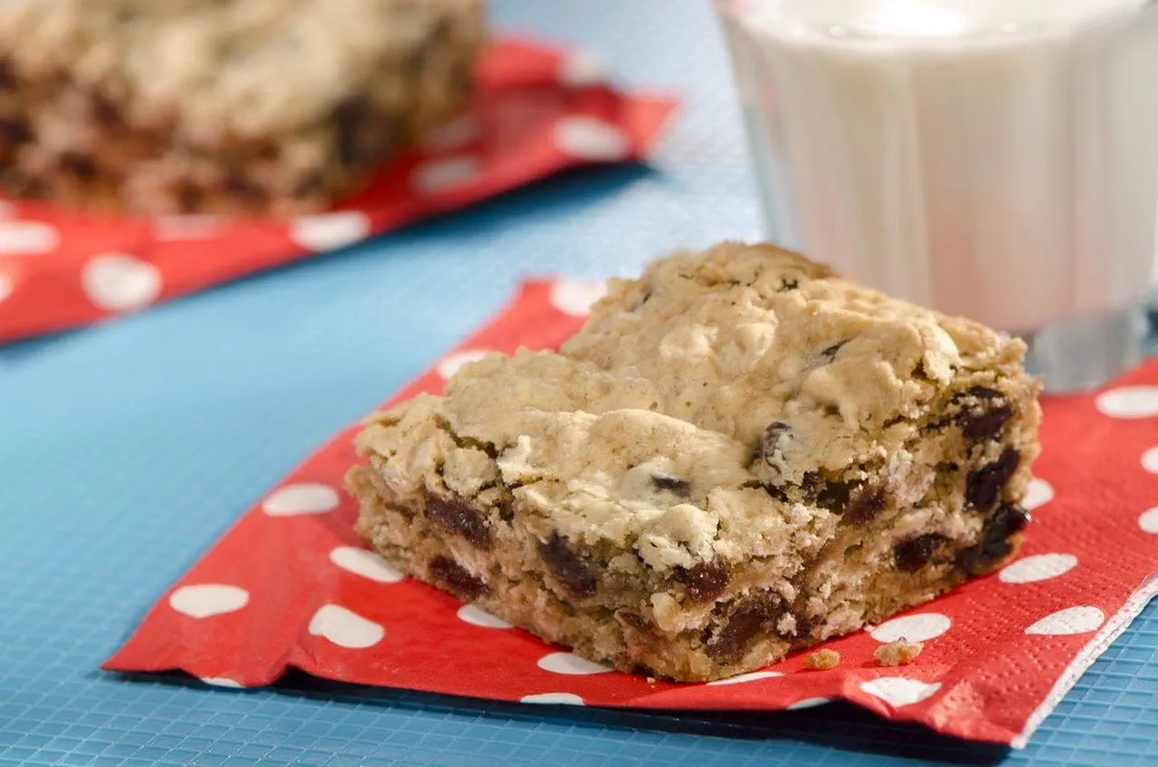 recipe image Oatmeal Cookie Bars