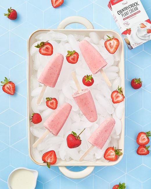 recipe image Strawberry and Plant Cream Popsicles