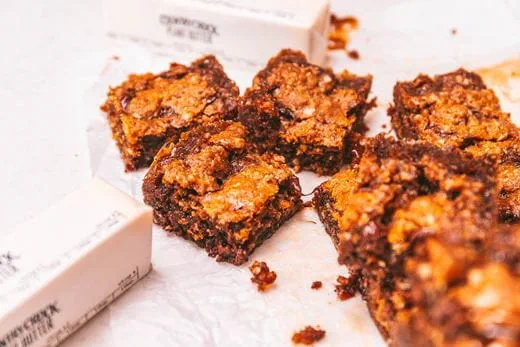 recipe image Gooey Caramel Chocolate Oat Squares