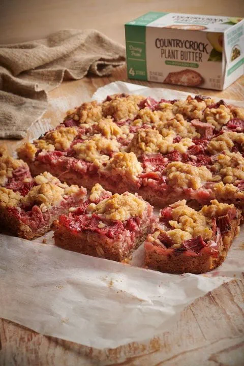 recipe image Strawberry Rhubarb Cookie Bars