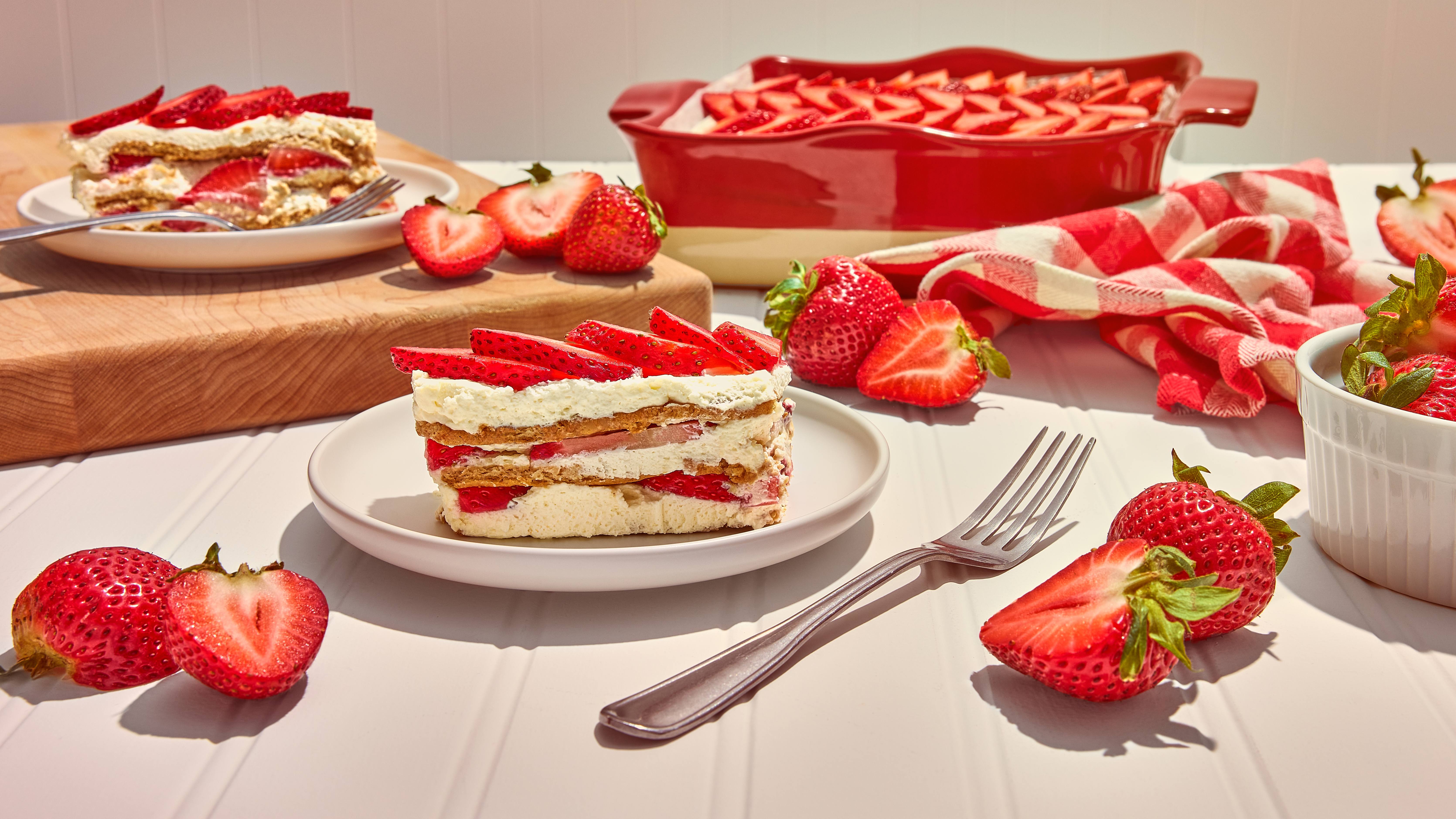 Strawberry No Bake Cake With Whipped Cream