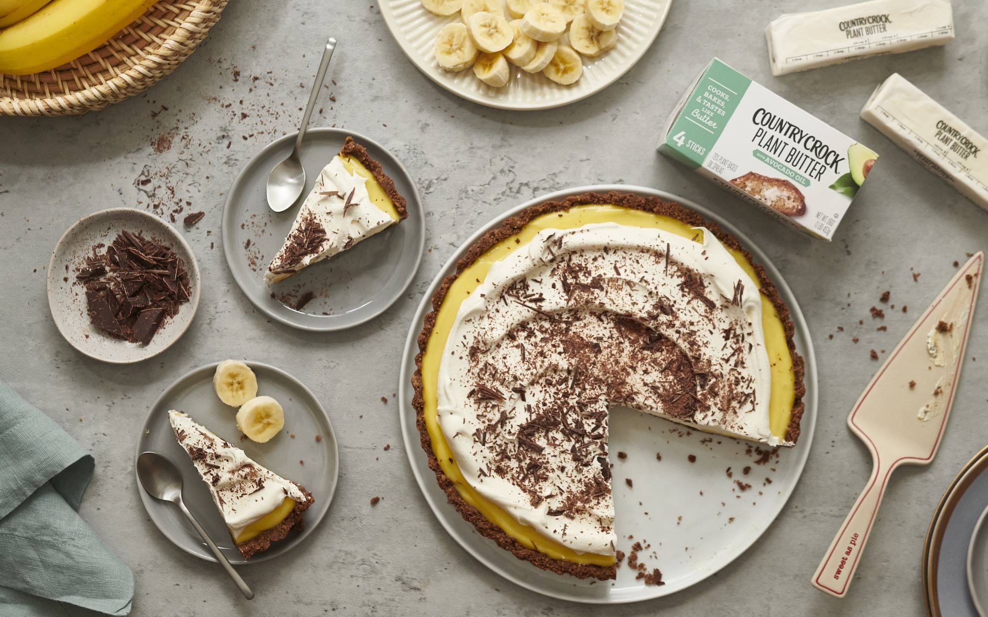 Banana Cream Pie with Chocolate Chip Cookie Crust