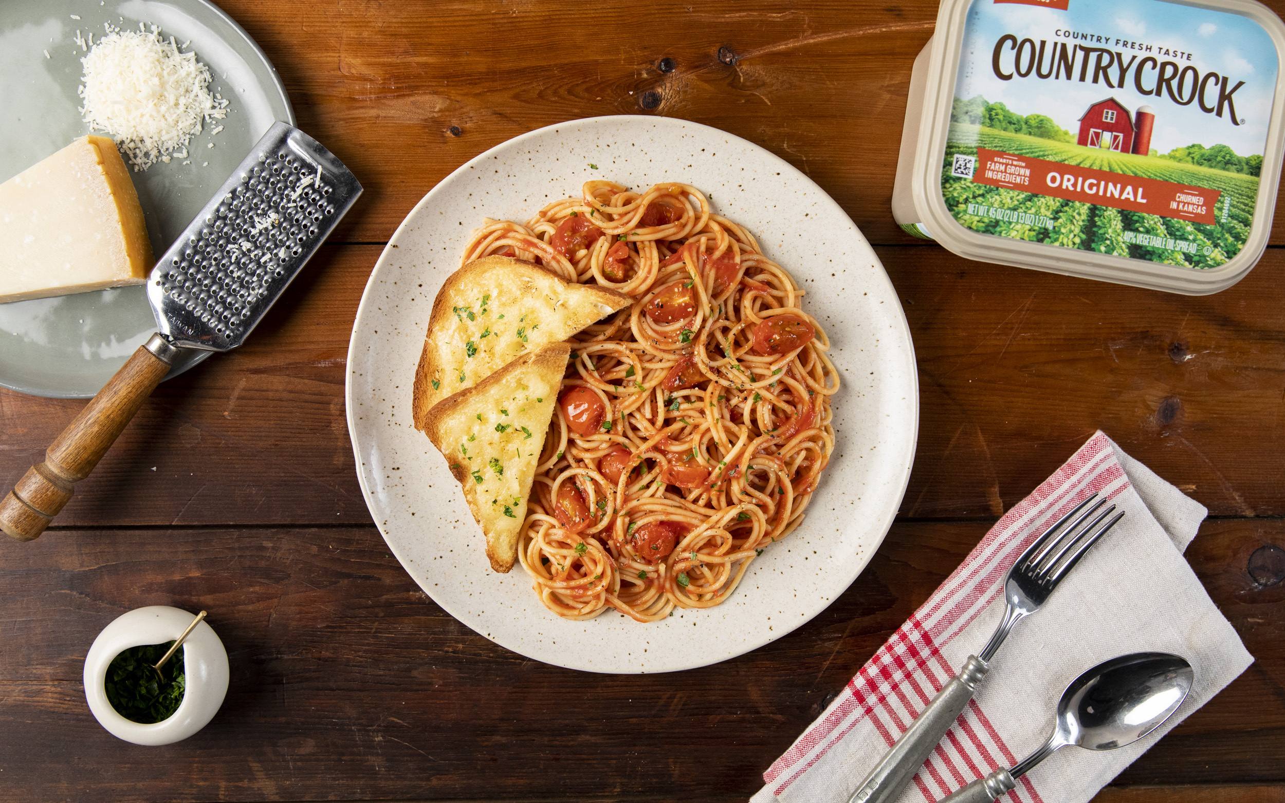 recipe image Spaghetti with Cheesy Garlic Toasts