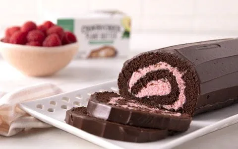 recipe image Raspberry Swiss Roll