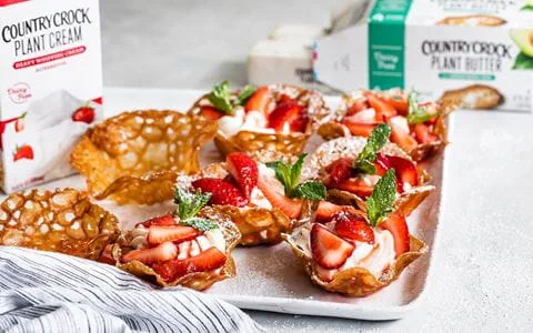 recipe image Brandy Snap Bowls with Fresh Strawberry Syrup