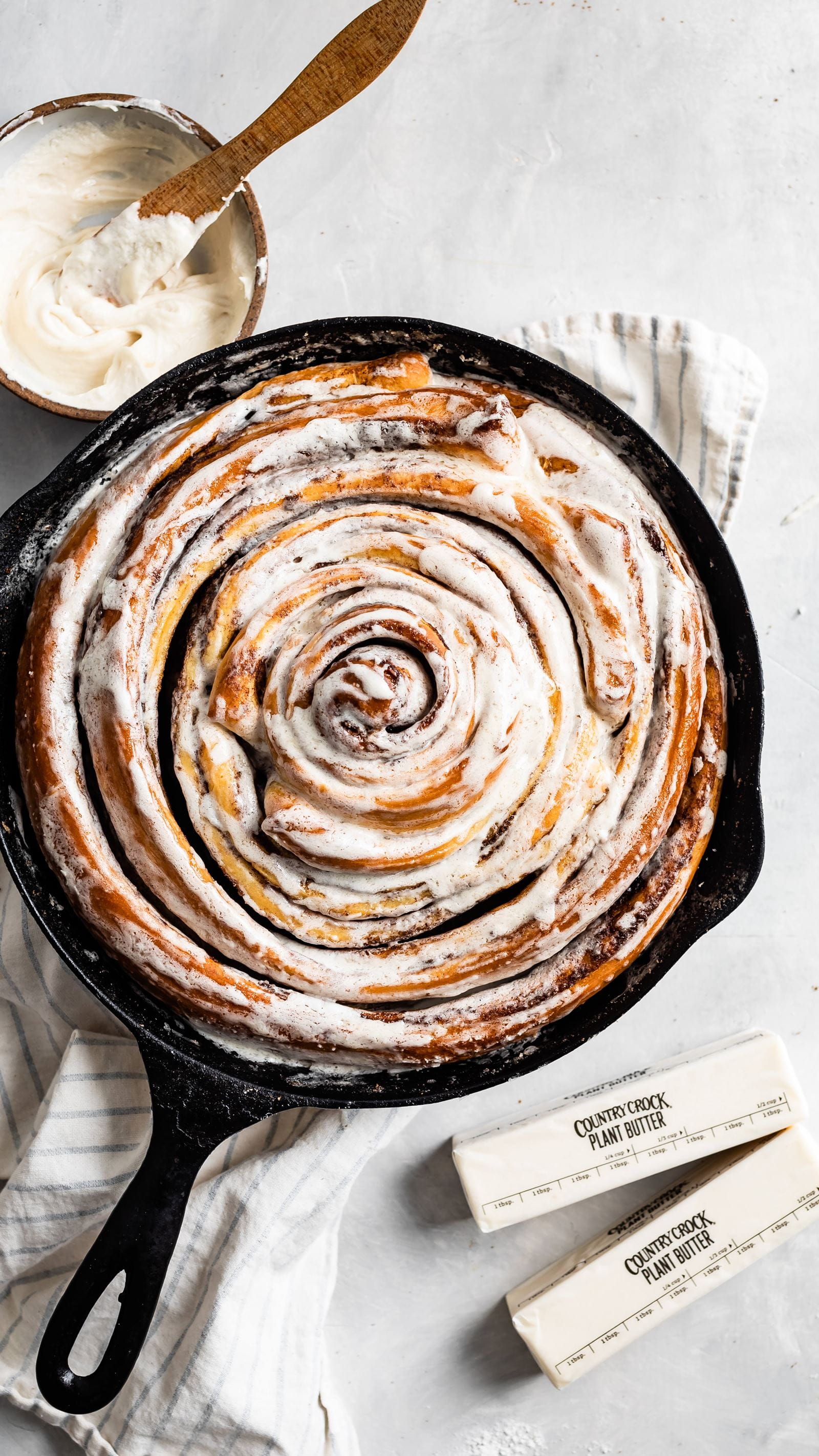 recipe image Giant Cinnamon Roll