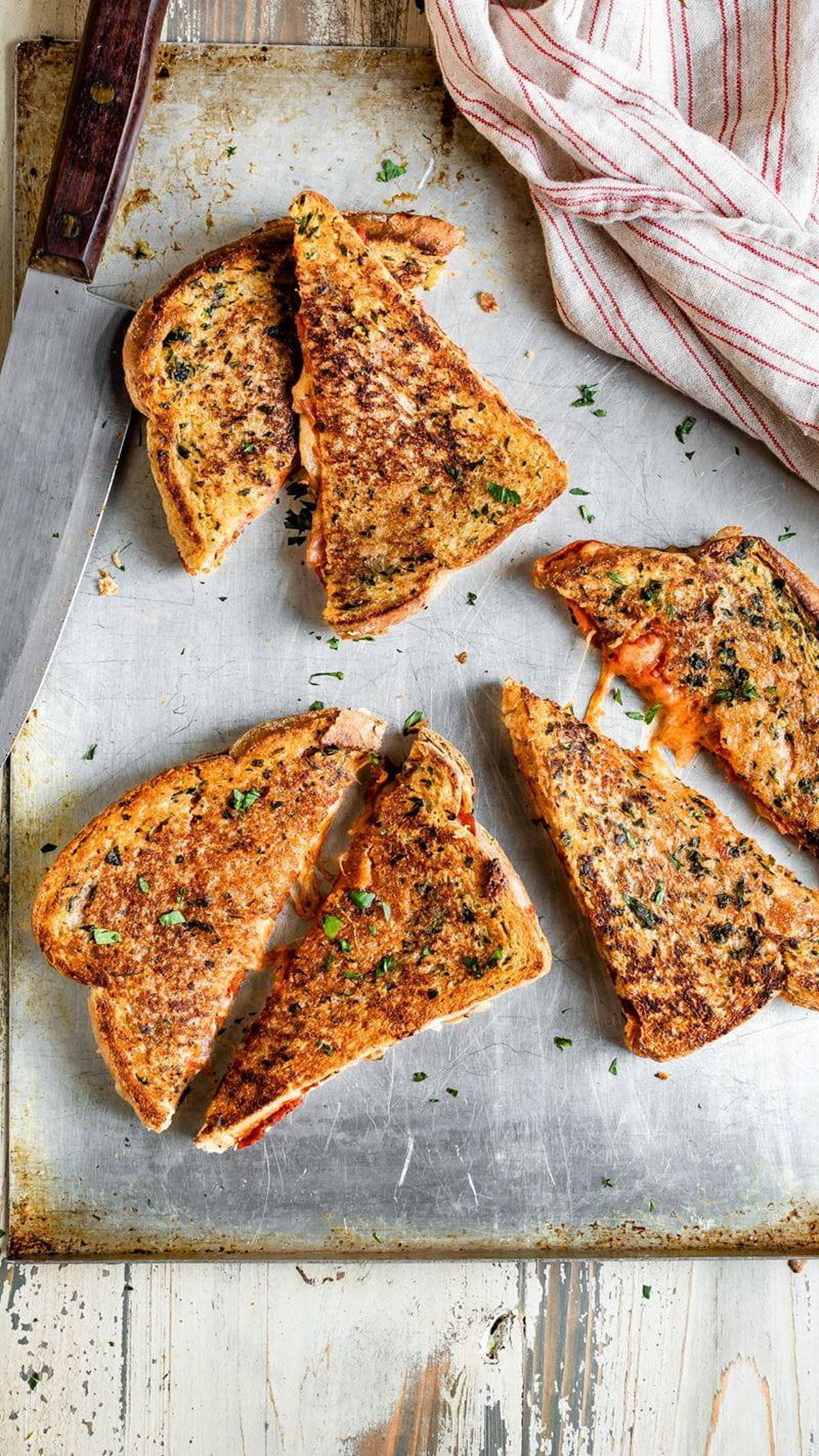 recipe image Sandwich au fromage fondant style pizza